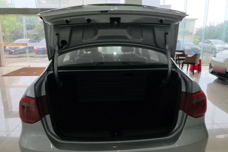 Used Volkswagen Jetta 2015 Value Edition 1.6L Automatic Fashion Version Trunk