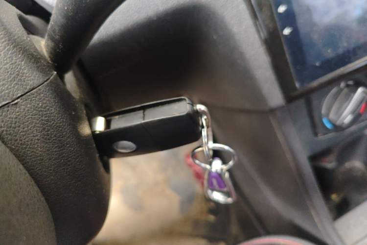 Used Volkswagen Jetta 2015 1.6L Manual Fashion Edition Vehicle Key