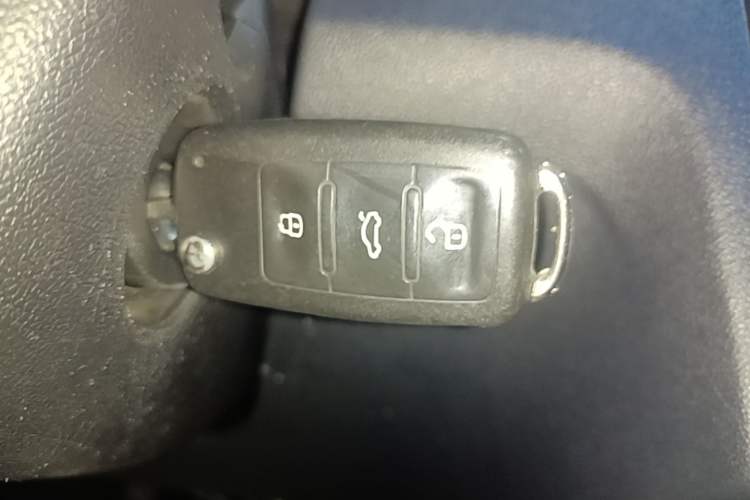 Used Volkswagen Jetta 2015 Value Edition 1.6L Manual Fashionable Style Vehicle Key