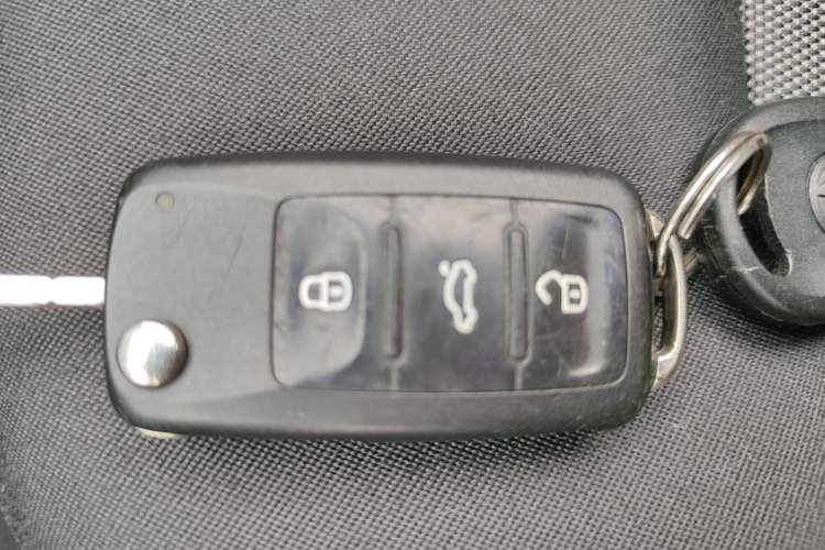 Used Volkswagen Jetta 2015 Zhuihui Edition 1.4L Manual Fashion Model Vehicle Key