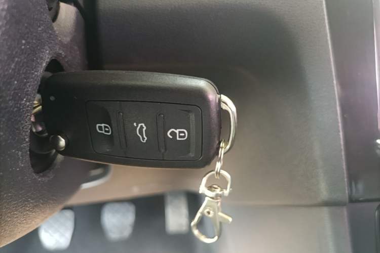 Used Volkswagen Jetta 2015 Value Edition 1.6L Manual Fashionable Style Vehicle Key