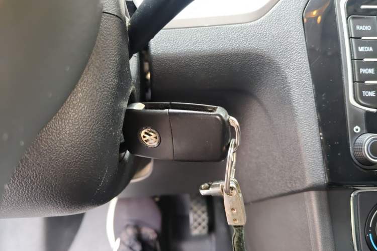 Used Volkswagen Jetta 2015 Value Edition 1.6L Automatic Comfort Version Vehicle Key