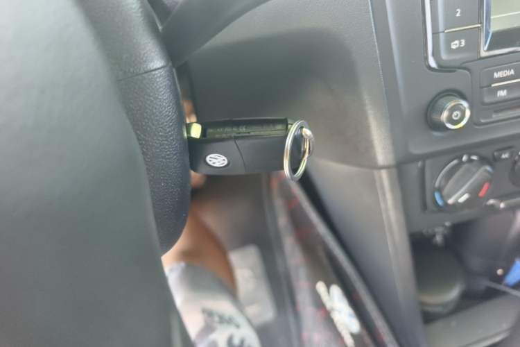 Used Volkswagen Jetta 2015 Zhuihui Edition 1.4L Manual Fashion Model Vehicle Key