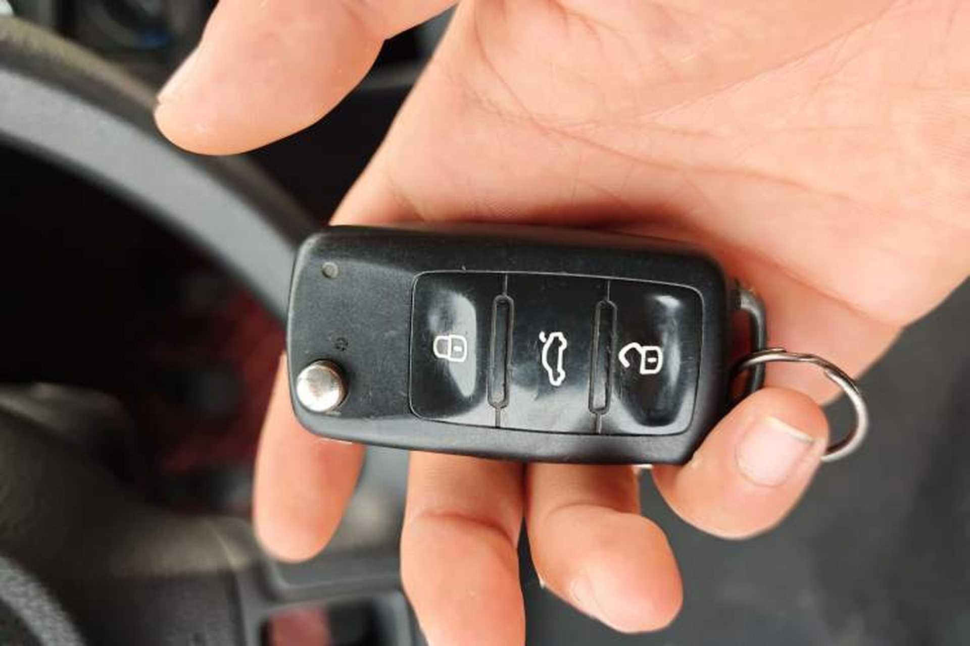 Used Volkswagen Jetta 2015 Zhuihui Edition 1.4L Manual Fashion Model Vehicle Key