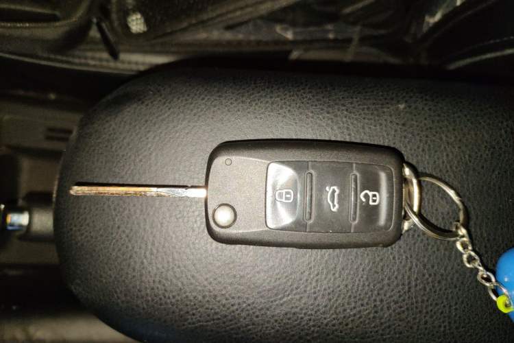 Used Volkswagen Jetta 2015 Value Edition 1.6L Automatic Comfort Version Vehicle Key