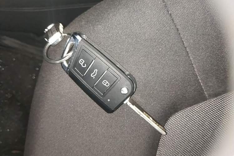 Used Volkswagen Jetta 2015 Zhuihui Edition 1.4L Manual Fashion Model Vehicle Key
