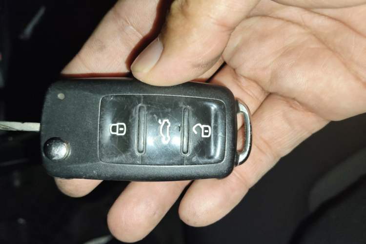 Used Volkswagen Jetta 2015 Zhuihui Edition 1.4L Manual Fashion Model Vehicle Key