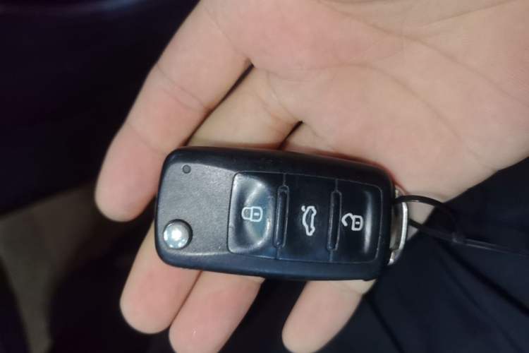 Used Volkswagen Jetta 2015 Value Edition 1.6L Automatic Comfort Version Vehicle Key