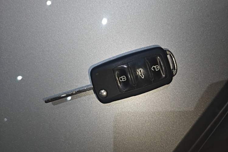 Used Volkswagen Jetta 2015 Value Edition 1.6L Automatic Fashion Version Vehicle Key