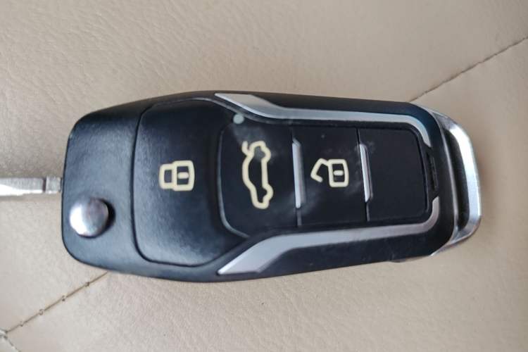 Used Volkswagen Jetta 2015 1.6L Manual Fashion Edition Vehicle Key