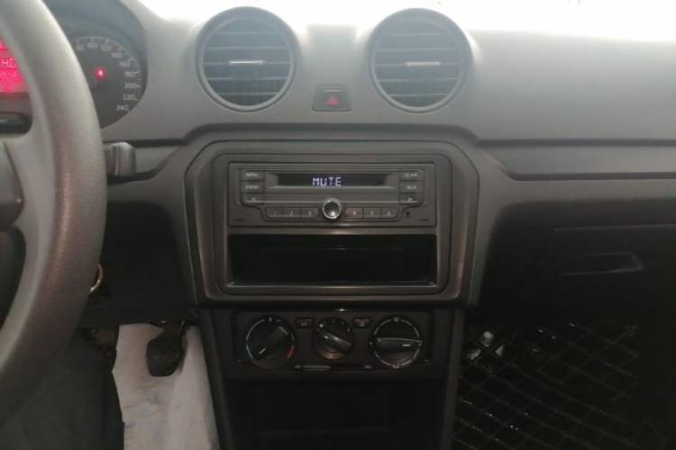 Used Volkswagen Jetta 2015 1.4L Manual Fashion Model Audio And AC Panel