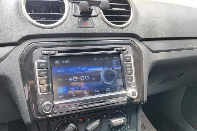 Used Volkswagen Jetta 2015 Zhuihui Edition 1.4L Manual Fashion Model Audio And AC Panel