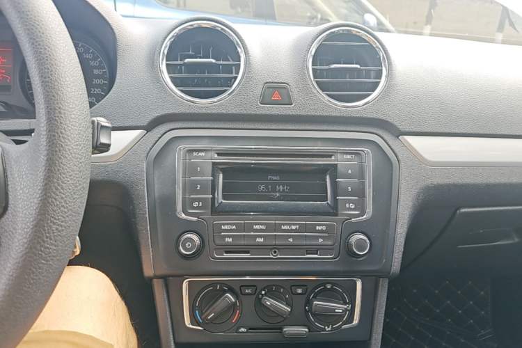 Used Volkswagen Jetta 2015 1.6L Manual Comfort Model Audio And AC Panel