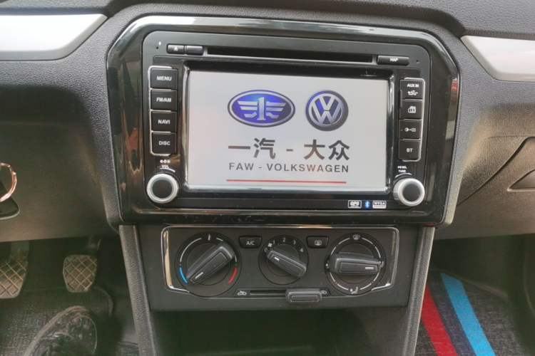 Used Volkswagen Jetta 2015 1.6L Manual Comfort Model Audio And AC Panel