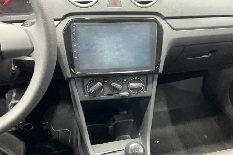 Used Volkswagen Jetta 2015 Zhuihui Edition 1.4L Manual Fashion Model Audio And AC Panel
