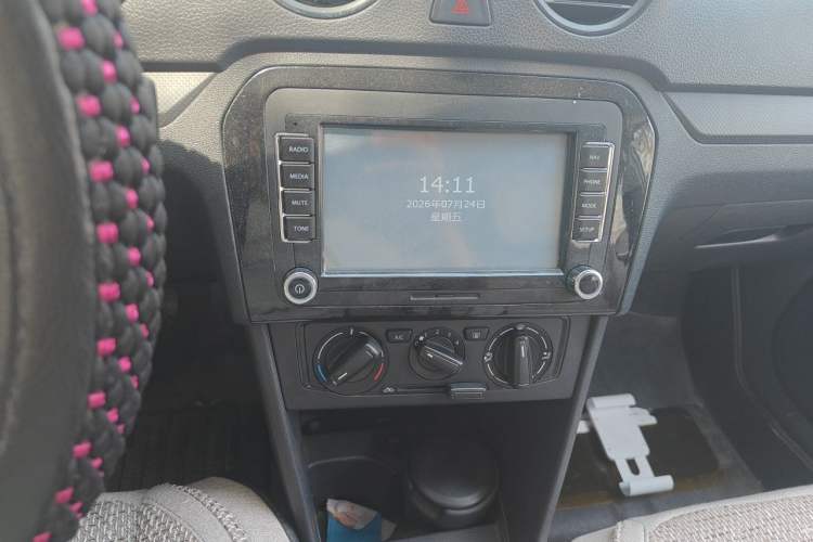 Used Volkswagen Jetta 2015 1.4L Manual Fashion Model Audio And AC Panel