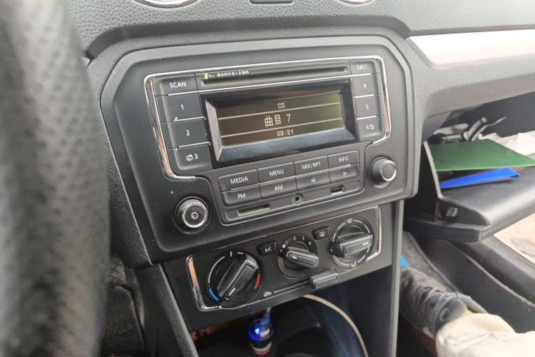 Used Volkswagen Jetta 2015 Value Edition 1.6L Automatic Comfort Version Audio And AC Panel