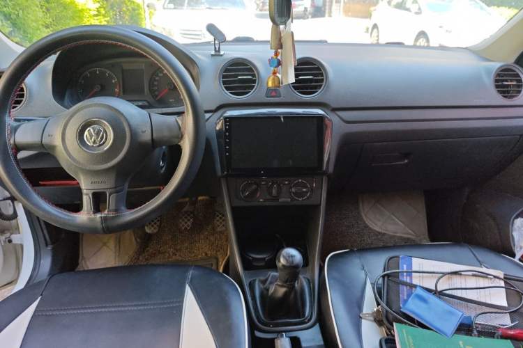 Used Volkswagen Jetta 2015 Value Edition 1.6L Manual Fashionable Style Audio And AC Panel