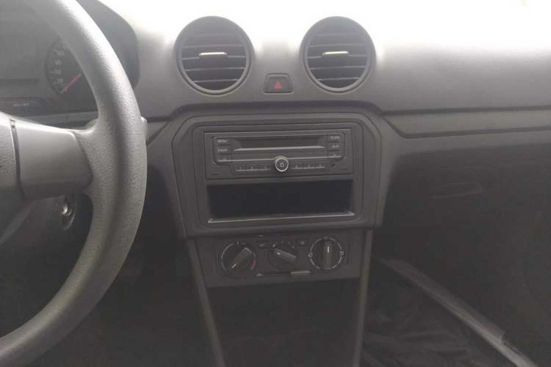 Used Volkswagen Jetta 2015 1.6L Manual Fashion Edition Audio And AC Panel