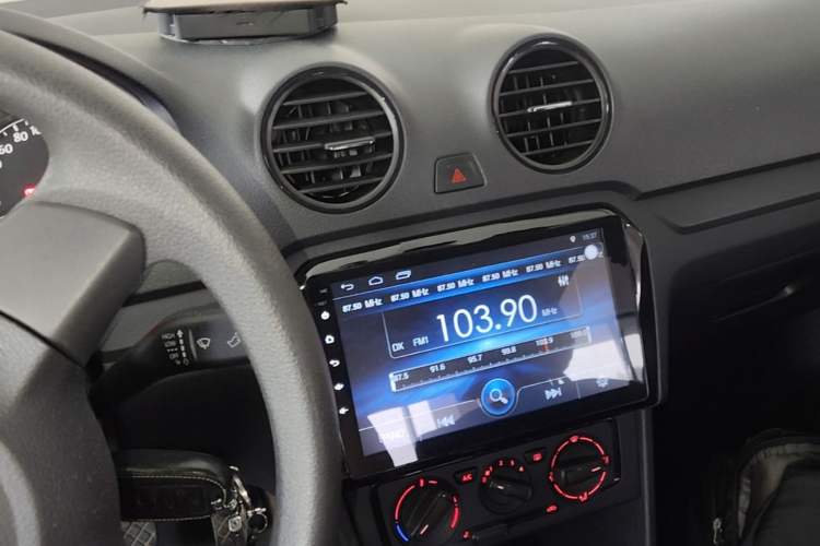 Used Volkswagen Jetta 2015 Value Edition 1.6L Automatic Fashion Version Audio And AC Panel