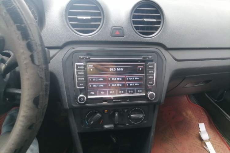 Used Volkswagen Jetta 2015 Zhuihui Edition 1.4L Manual Fashion Model Audio And AC Panel