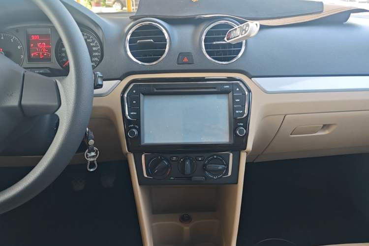 Used Volkswagen Jetta 2015 1.4L Manual Comfort Model Audio And AC Panel