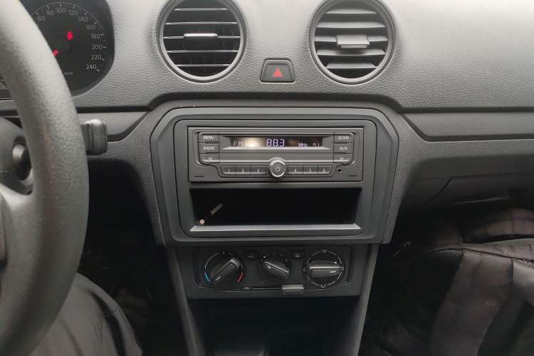 Used Volkswagen Jetta 2015 1.6L Manual Fashion Edition Audio And AC Panel