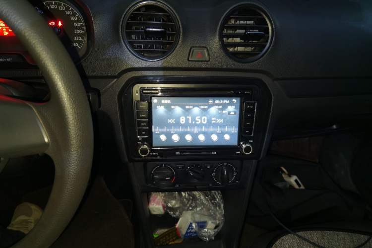 Used Volkswagen Jetta 2015 Zhuihui Edition 1.4L Manual Fashion Model Audio And AC Panel