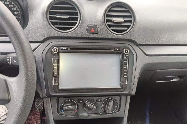 Used Volkswagen Jetta 2015 1.6L Automatic Fashion Model Audio And AC Panel