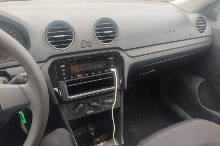 Used Volkswagen Jetta 2015 1.4L Manual Fashion Model Audio And AC Panel