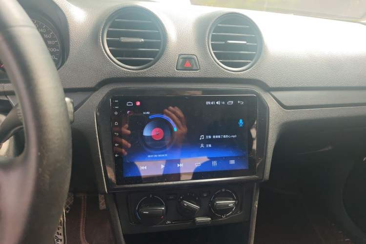 Used Volkswagen Jetta 2015 Value Edition 1.6L Manual Fashionable Style Audio And AC Panel