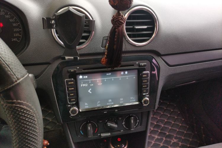 Used Volkswagen Jetta 2015 Zhuihui Edition 1.4L Manual Fashion Model Audio And AC Panel