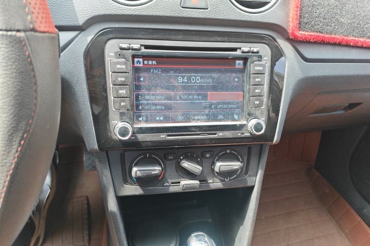 Used Volkswagen Jetta 2015 Value Edition 1.6L Automatic Fashion Version Audio And AC Panel