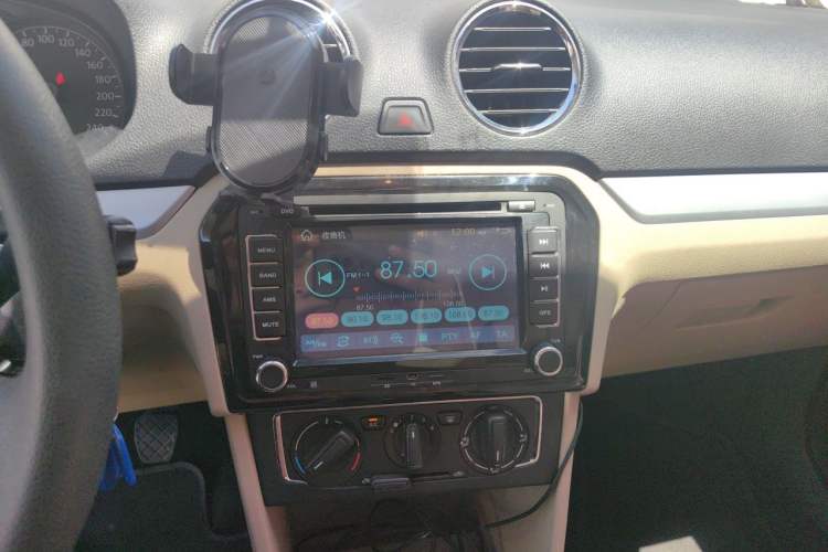 Used Volkswagen Jetta 2015 Zhuihui Edition 1.6L Manual Comfort Model Audio And AC Panel