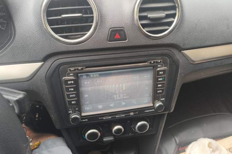 Used Volkswagen Jetta 2015 1.4L Manual Fashion Model Audio And AC Panel