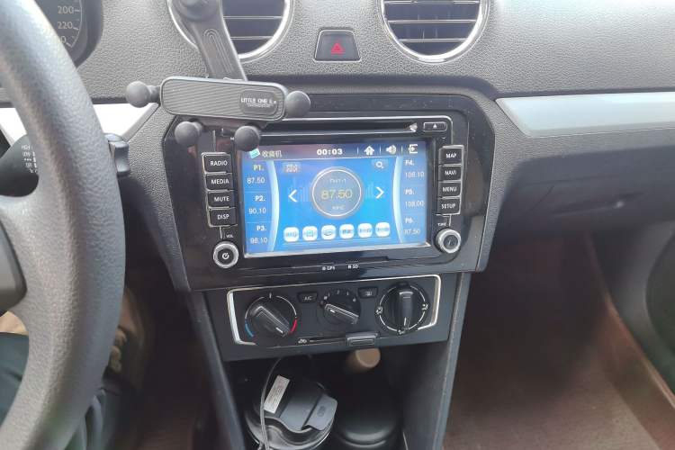 Used Volkswagen Jetta 2015 Zhuihui Edition 1.6L Manual Comfort Model Audio And AC Panel