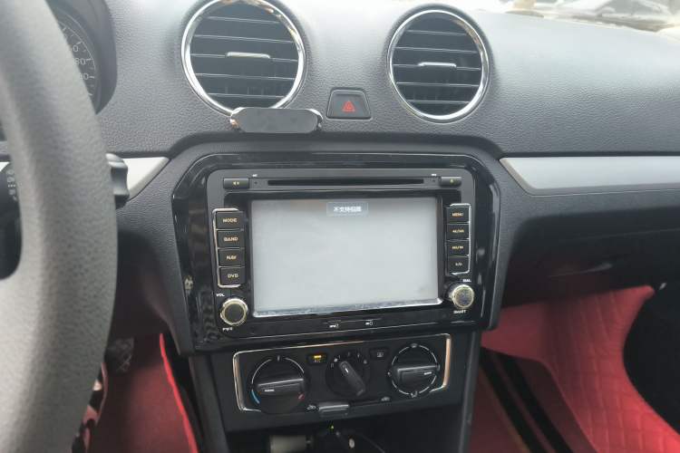 Used Volkswagen Jetta 2015 Value Edition 1.6L Automatic Comfort Version Audio And AC Panel