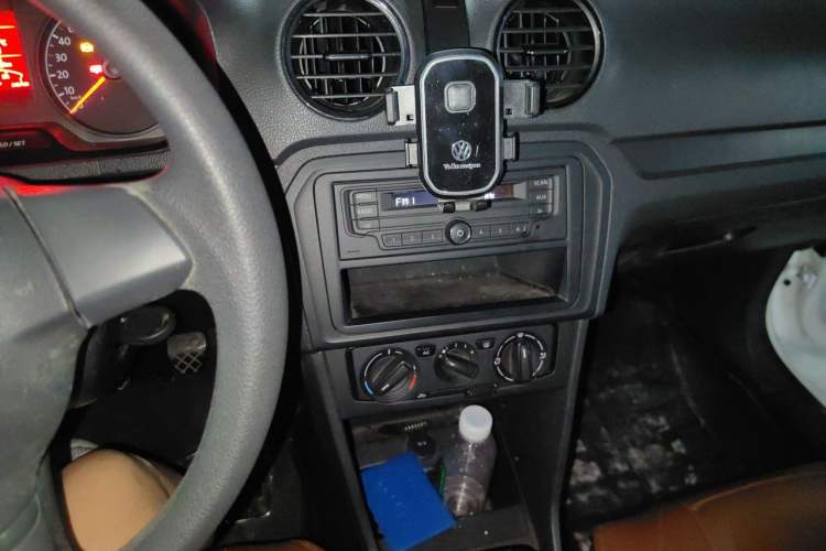 Used Volkswagen Jetta 2015 Value Edition 1.6L Manual Fashionable Style Audio And AC Panel
