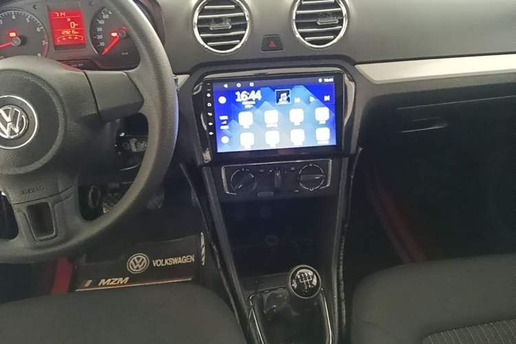 Used Volkswagen Jetta 2015 1.6L Manual Comfort Model Audio And AC Panel
