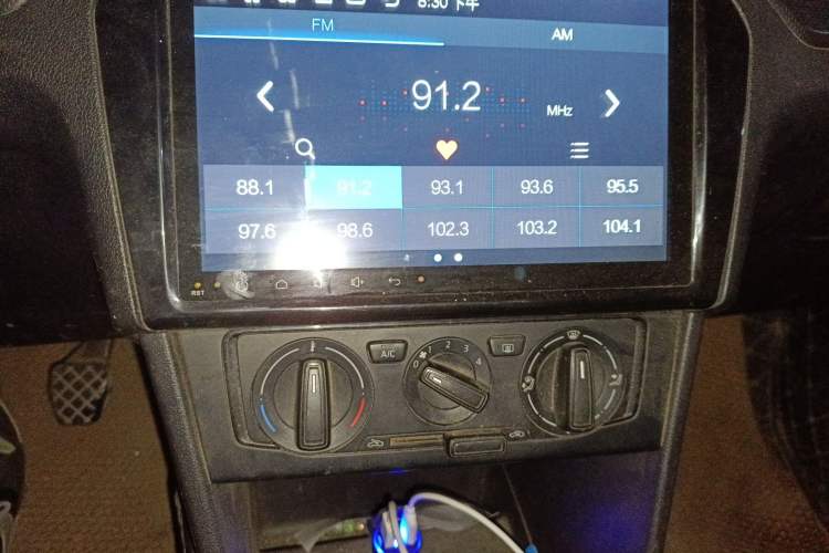 Used Volkswagen Jetta 2015 Value Edition 1.6L Manual Fashionable Style Audio And AC Panel