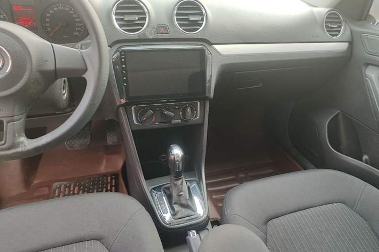 Used Volkswagen Jetta 2015 1.6L Automatic Comfort Model Audio And AC Panel