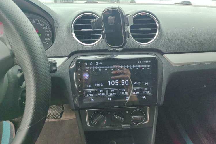 Used Volkswagen Jetta 2015 Value Edition 1.6L Automatic Comfort Version Audio And AC Panel