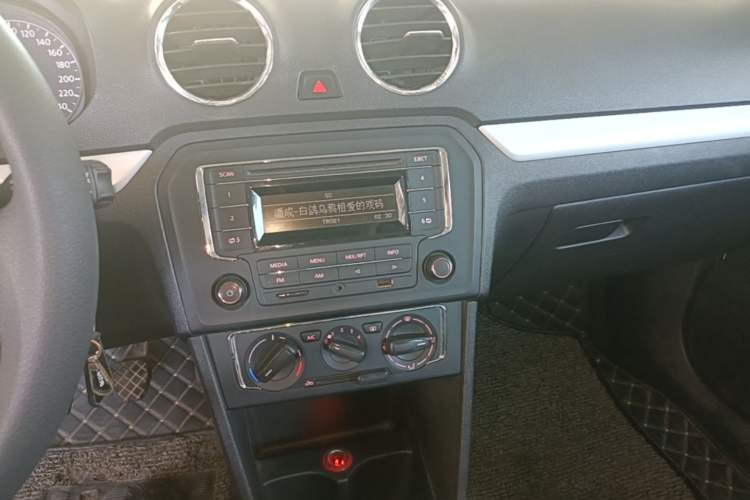Used Volkswagen Jetta 2015 1.6L Manual Comfort Model Audio And AC Panel