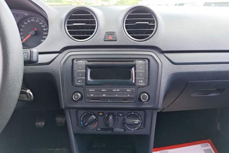 Used Volkswagen Jetta 2015 Value Edition 1.6L Manual Fashionable Style Audio And AC Panel