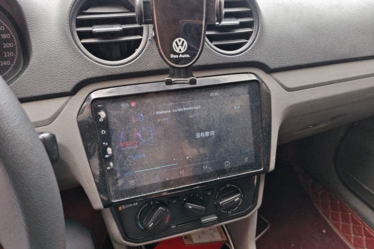 Used Volkswagen Jetta 2015 1.6L Manual Fashion Edition Audio And AC Panel