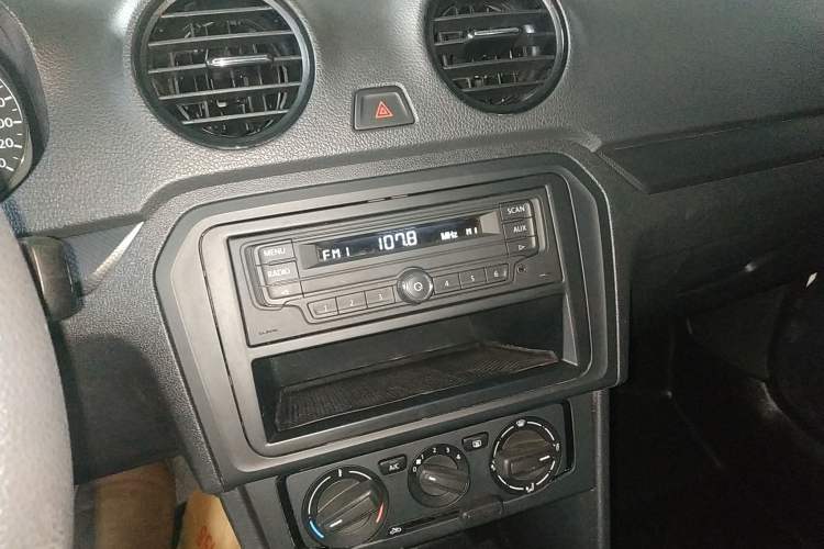 Used Volkswagen Jetta 2015 1.6L Automatic Fashion Model Audio And AC Panel