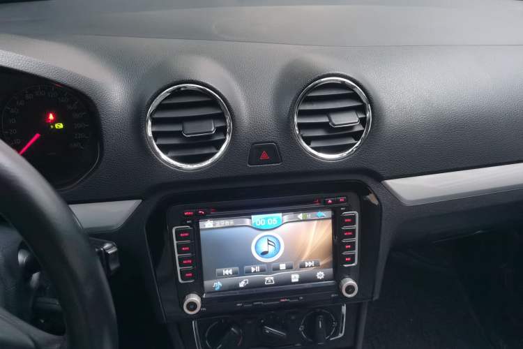 Used Volkswagen Jetta 2015 1.6L Automatic Comfort Model Audio And AC Panel