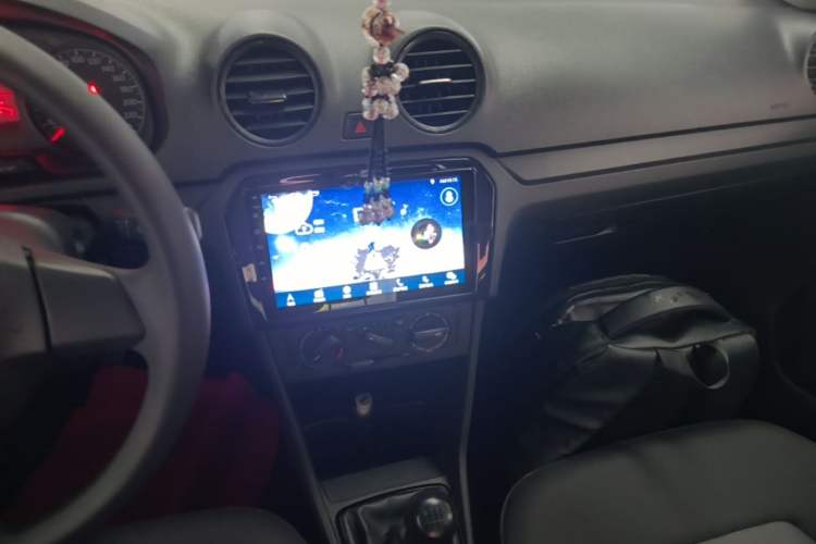 Used Volkswagen Jetta 2015 1.6L Manual Fashion Edition Audio And AC Panel