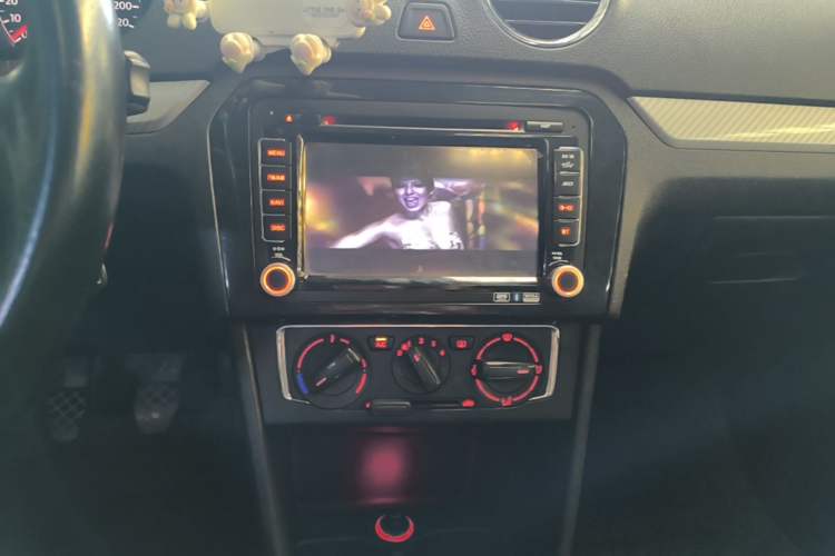 Used Volkswagen Jetta 2015 1.4L Manual Comfort Model Audio And AC Panel