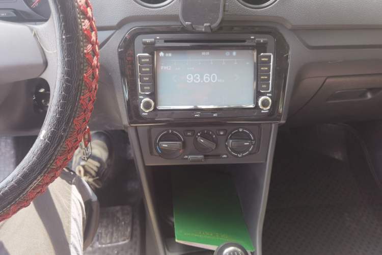 Used Volkswagen Jetta 2015 Zhuihui Edition 1.4L Manual Fashion Model Audio And AC Panel